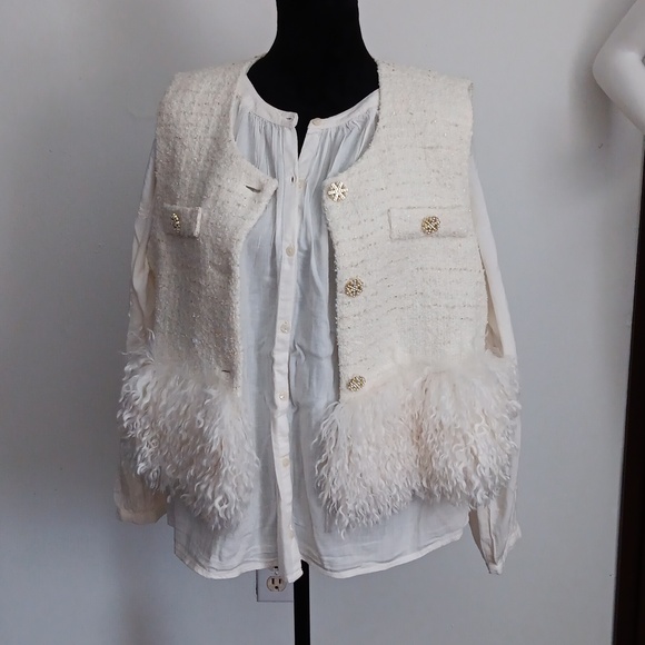 A Stylish Cream Color Blouse with Floral Design Sleeves Size XL - Picture 7 of 16
